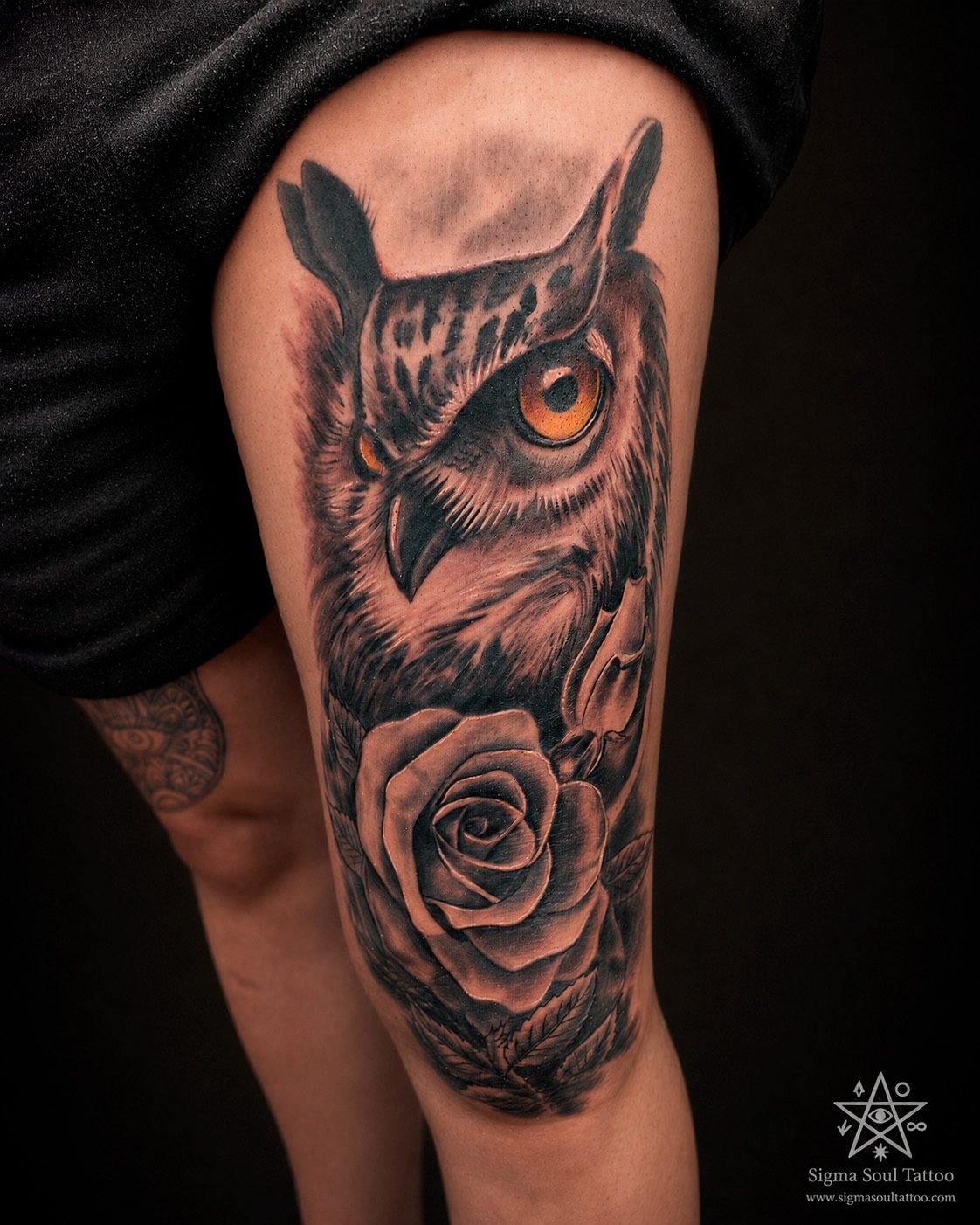 Tatuaje en pierna realizado por Germán Veryegnassi en Carmona, Sevilla